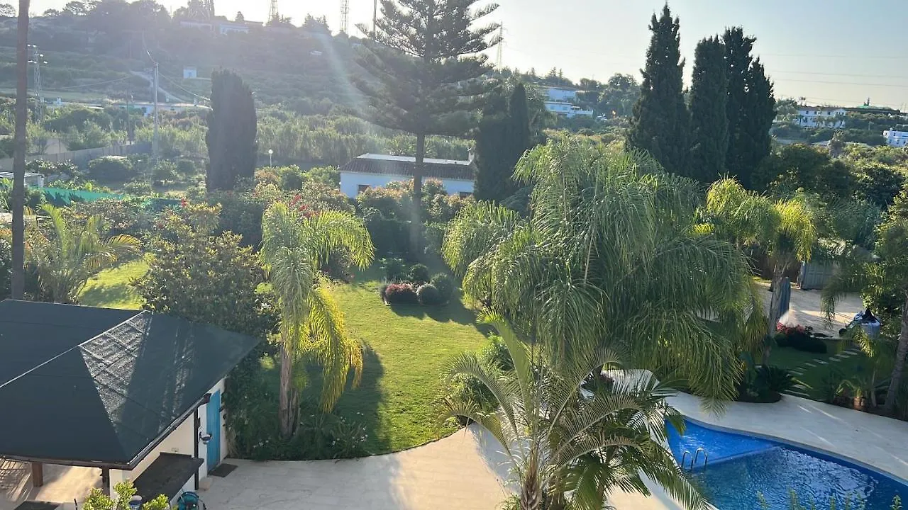 بيت ضيافة La Pina Verde إِستيبونا